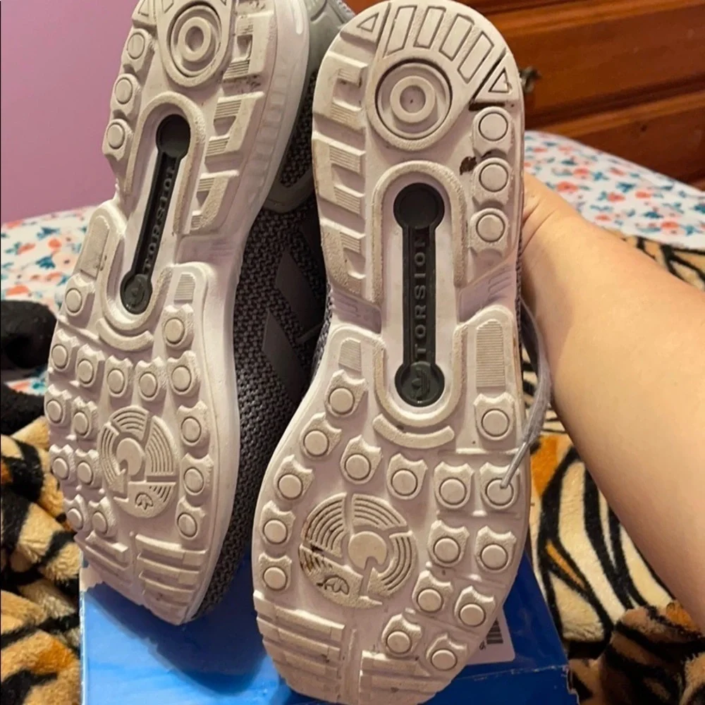 Adidas grey sneakers